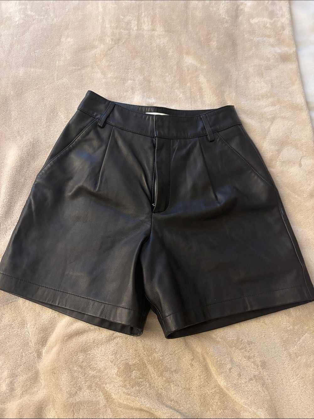 Black lamb Leather High-Rise Women's Shorts sz s